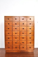 Armoire à bijoux vintage