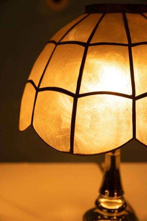 Image 1 of Lampada da tavolo vintage in madreperla anni '70, lampada da tavolo Regency