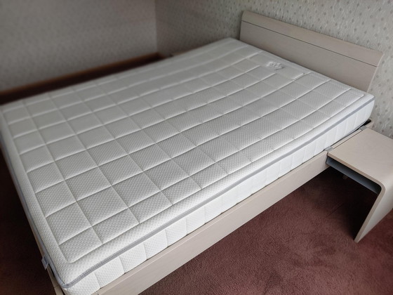 Image 1 of Auping Auronde Bed, Electric Adjustable Base & Auping Crest Mattress