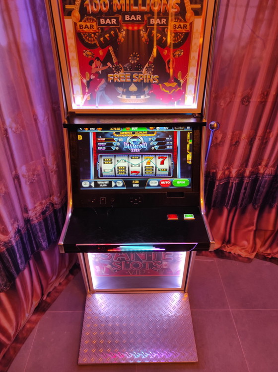 Image 1 of Questo mobile bar multifunzionale è stato progettato per trasformare qualsiasi spazio in un centro di stile, intrattenimento e