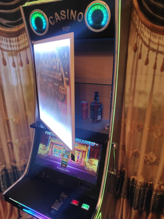 Image 1 of Questo mobile bar multifunzionale è stato progettato per trasformare qualsiasi spazio in un centro di stile, intrattenimento e