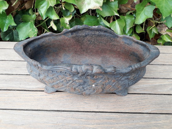 Image 1 of Brocante cast iron garden vase 30 cm long