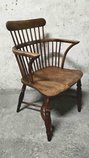 Sillón Windsor de haya y olmo, principios del siglo XIX, Reino Unido
