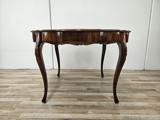 Image 1 of Antique Round Table In Walnut And Maple