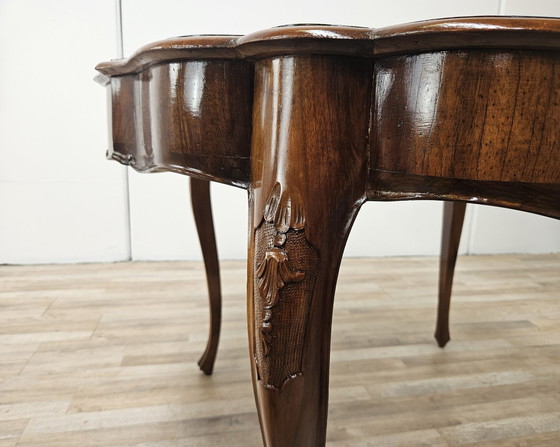 Image 1 of Antique Round Table In Walnut And Maple