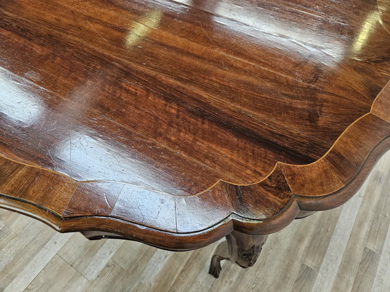 Image 1 of Antique Round Table In Walnut And Maple