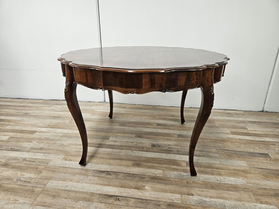 Image 1 of Antique Round Table In Walnut And Maple