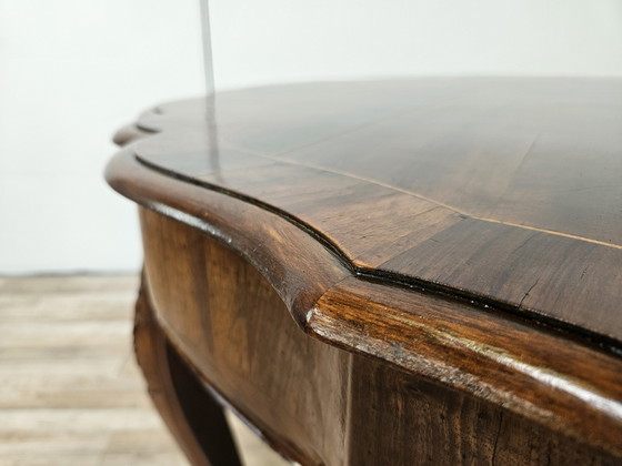 Image 1 of Antique Round Table In Walnut And Maple