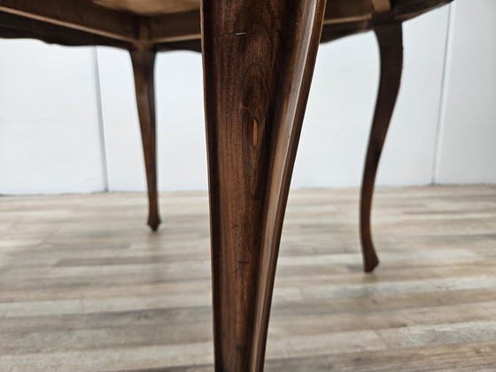 Image 1 of Antique Round Table In Walnut And Maple