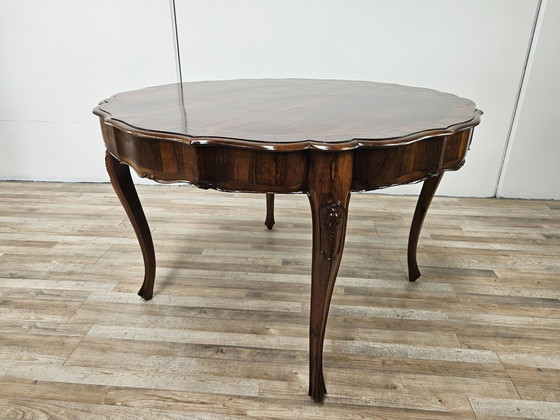 Image 1 of Antique Round Table In Walnut And Maple