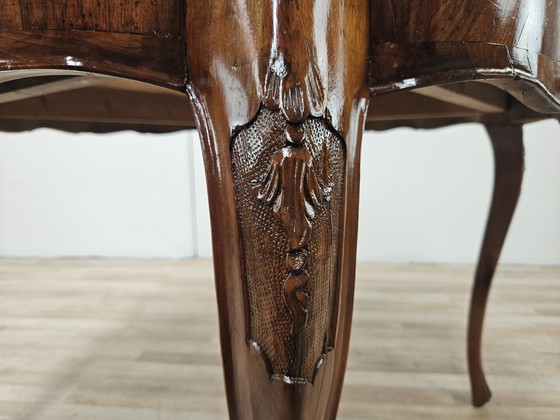 Image 1 of Antique Round Table In Walnut And Maple