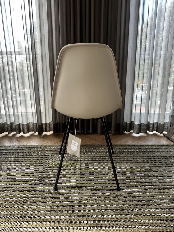 Image 1 of 5x Vitra DSX dining room chairs