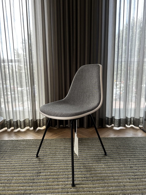 Image 1 of 5x Vitra DSX dining room chairs