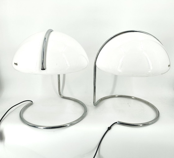 Image 1 of Pair Of Guzzini Shell Table Lamps By Luigi Massoni & Lucian Bottura, 1960S 