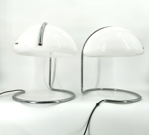 Pair Of Guzzini Shell Table Lamps By Luigi Massoni & Lucian Bottura, 1960S 