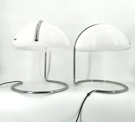 Image 1 of Pair Of Guzzini Shell Table Lamps By Luigi Massoni & Lucian Bottura, 1960S 