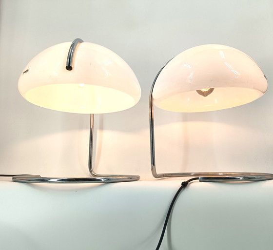 Image 1 of Pair Of Guzzini Shell Table Lamps By Luigi Massoni & Lucian Bottura, 1960S 