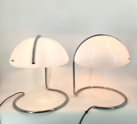 Image 1 of Pair Of Guzzini Shell Table Lamps By Luigi Massoni & Lucian Bottura, 1960S 