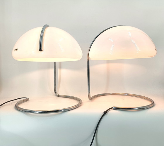 Image 1 of Pair Of Guzzini Shell Table Lamps By Luigi Massoni & Lucian Bottura, 1960S 