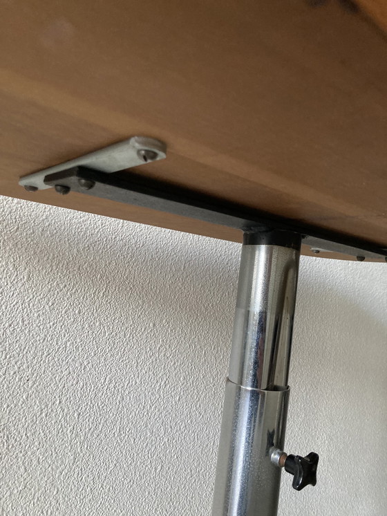 Image 1 of Table d'appoint vintage sur roulettes