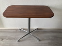 Table d'appoint vintage sur roulettes