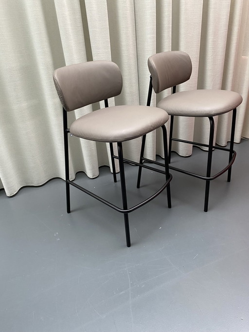 2x Artifort Aloa tabouret de bar par Khodi Feiz