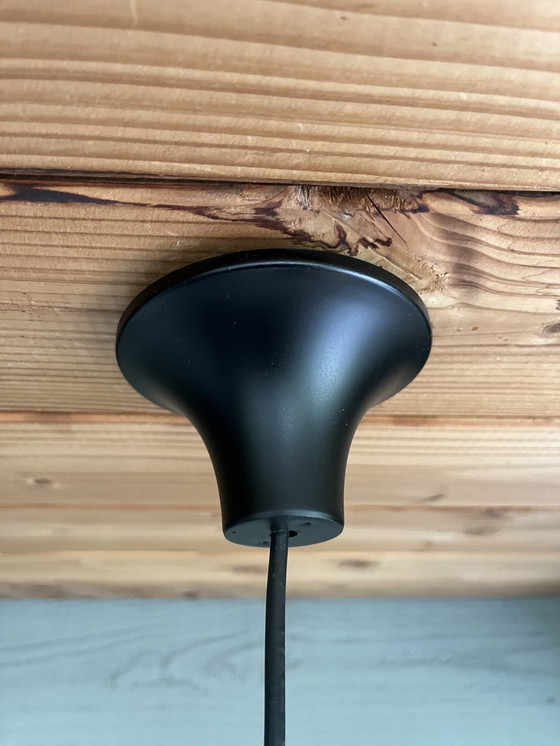 Image 1 of Lampada a sospensione piramidale vintage di metà secolo realizzata in vetro bianco latte 