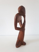 Sculpture en teck vintage des années 70 Le Penseur