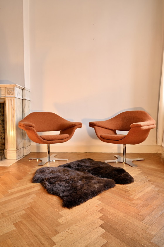 Image 1 of 2x Molteni & C Hi-Cove armchairs