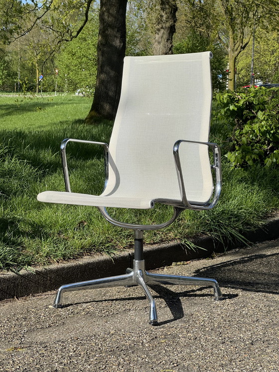 Image 1 of Vitra Eames EA112 Siège de bureau Netweave