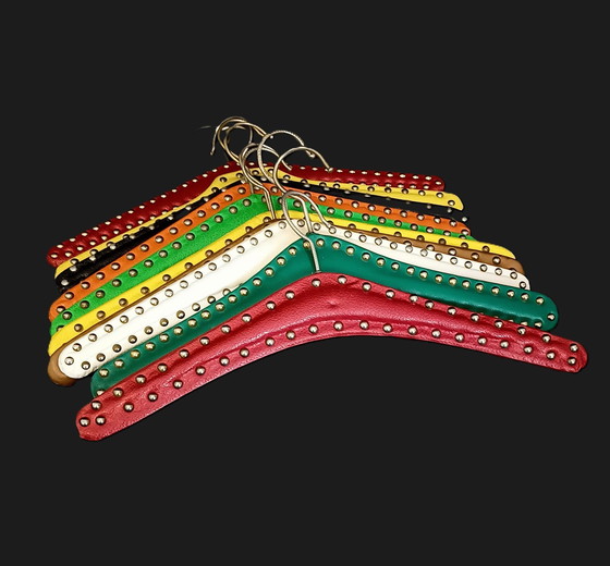 Image 1 of Diez perchas de ropa de los años cincuenta con tachuelas 