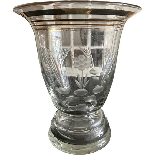 Jarrón vintage de vidrio grabado con collar dorado, 1950