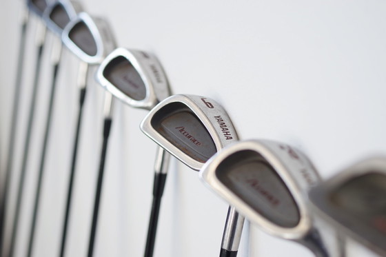 Image 1 of Set da golf Yamaha d'epoca: borsa in pelle con collezione completa di 14 mazze