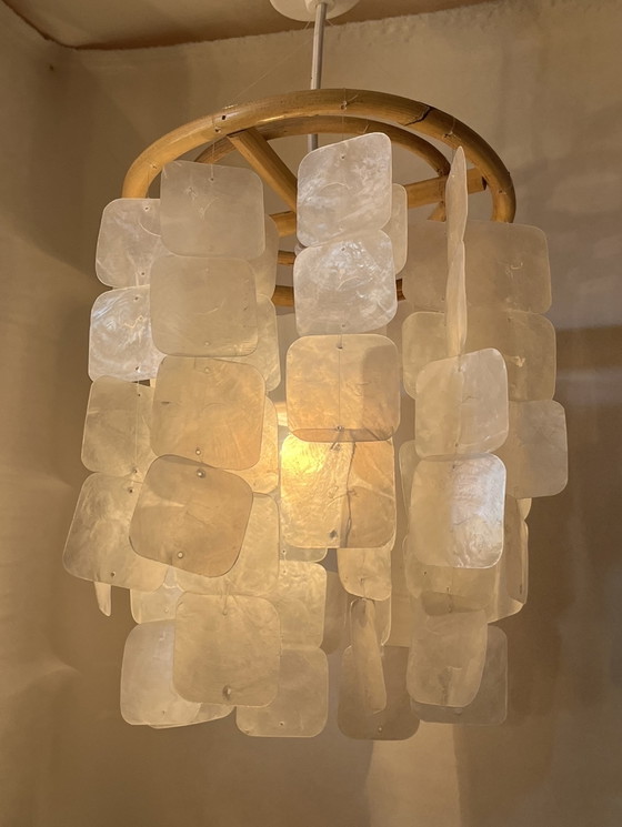 Image 1 of Set di 2 lampade a sospensione vintage in conchiglia di Capiz, madreperla opalina 