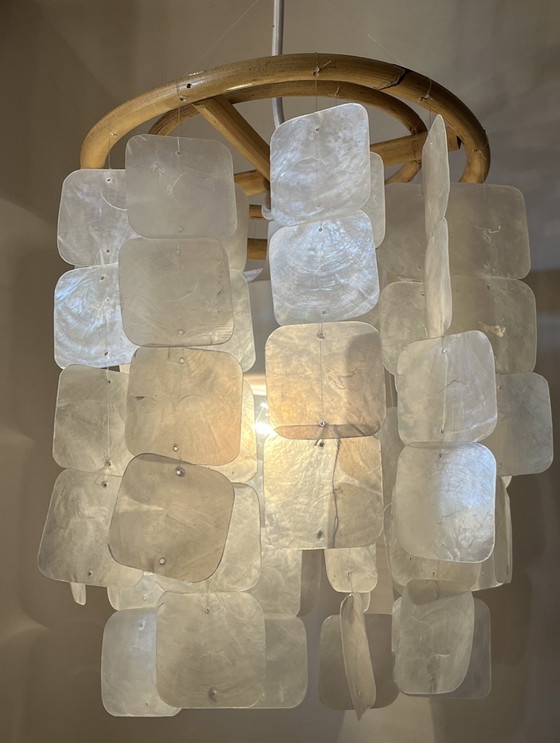 Image 1 of Set di 2 lampade a sospensione vintage in conchiglia di Capiz, madreperla opalina 