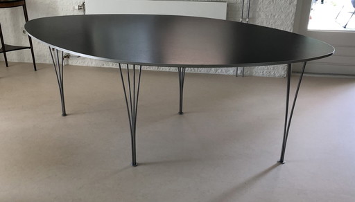 Table elliptique noire Fritz Hansen