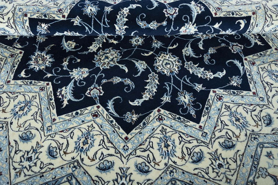 Image 1 of 200 X 200 Cm Hand-Knotted Nain Rug With Silk