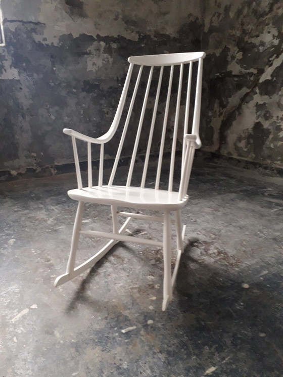 Image 1 of Sedia a dondolo Lena Larsson, realizzata da Nesto, design svedese.