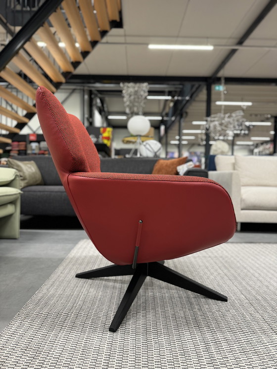 Image 1 of Leolux Lloyd Plus armchair Red fabric leather