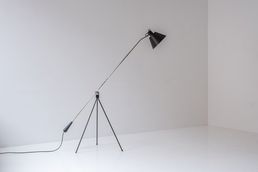 Early ‘Magneto’ floor lamp by H. Fillekes for Artiforte, The Netherlands 1954. 