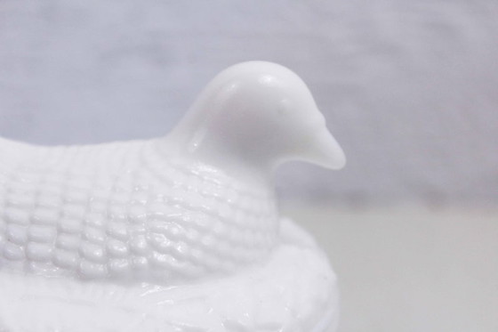 Image 1 of Candy box "chicken" in arcopal from the 50s/60s from AVON France