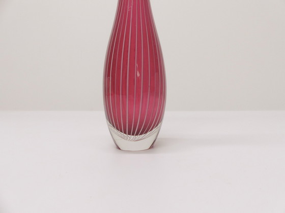 Image 1 of Vaso tulipano scandinavo in vetro rosa - Vicke Lindstrand - Kosta Boda