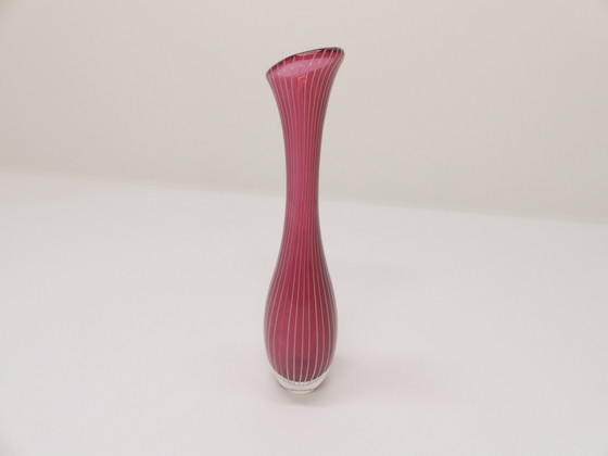Image 1 of Vaso tulipano scandinavo in vetro rosa - Vicke Lindstrand - Kosta Boda