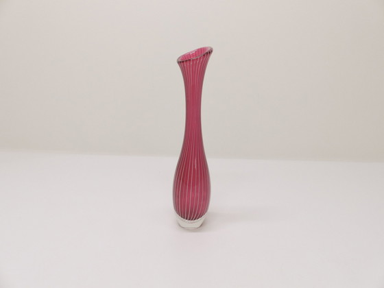 Image 1 of Vaso tulipano scandinavo in vetro rosa - Vicke Lindstrand - Kosta Boda