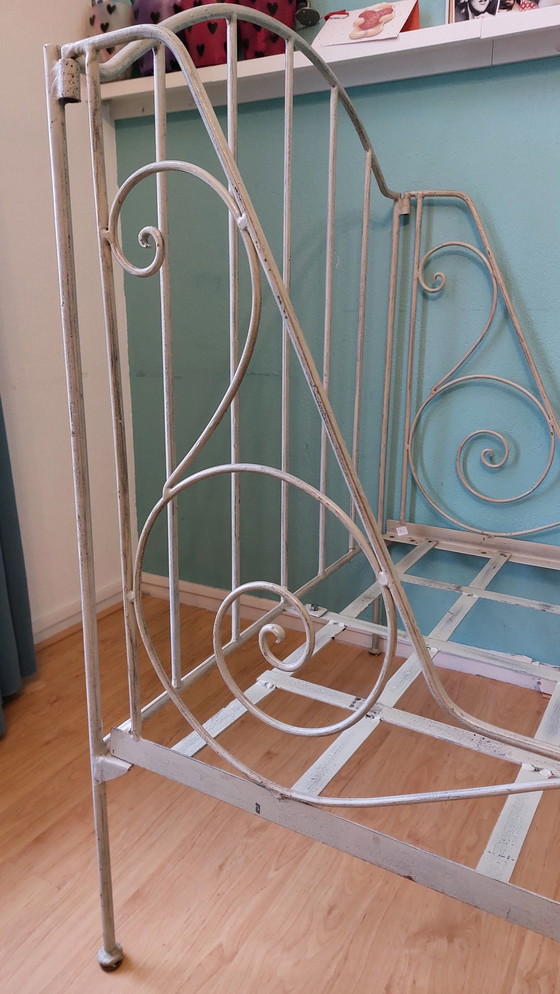 Image 1 of Cama de princesa de hierro