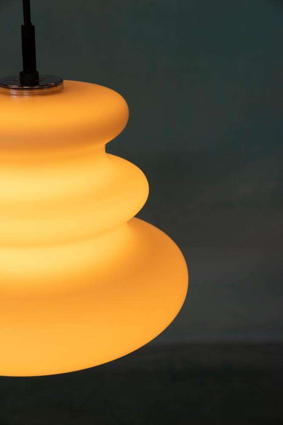 Image 1 of Lampe suspendue en verre laiteux de l'ère spatiale, lampe suspendue de forme organique