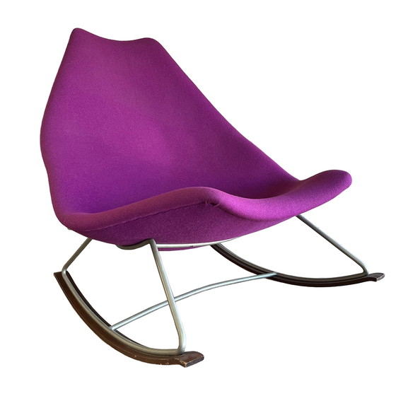 Image 1 of Fauteuil à bascule en tissu rose violet Par Geoffrey Harcourt