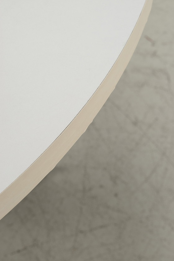 Image 1 of Round dining table by Pastoe