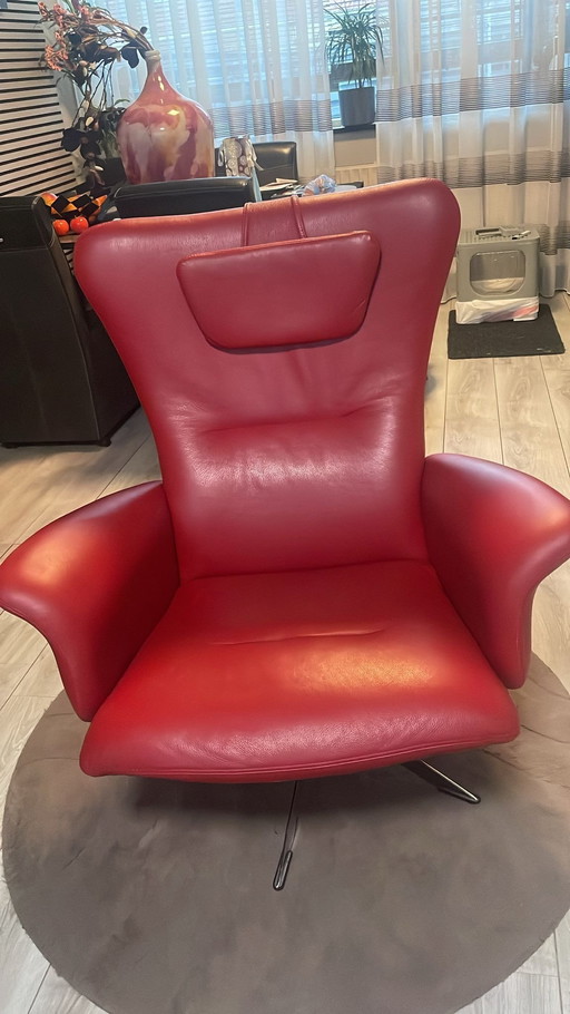 1X Beautiful Red Room Chair From Montel