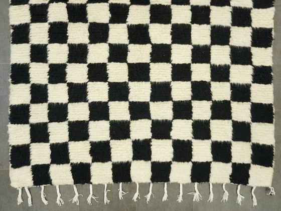 Image 1 of Tapis berbère - 247 cm x 151 cm - laine blanche et noire